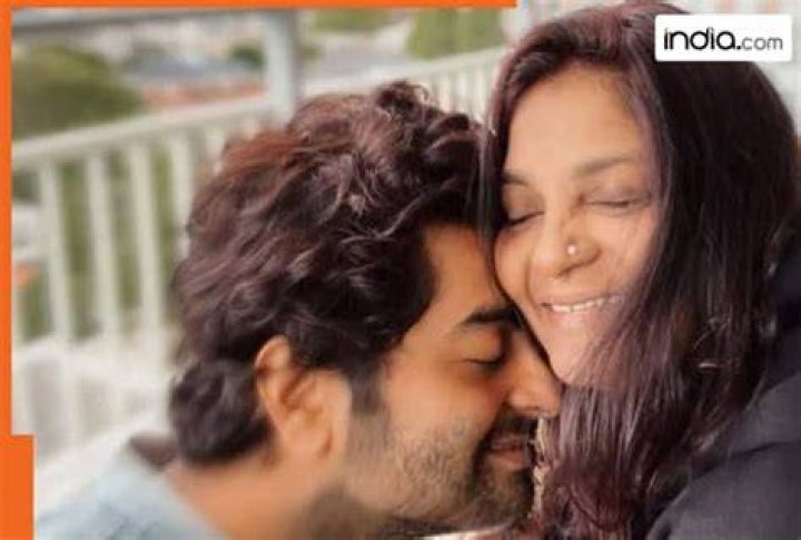 Arijit&nbsp;Singh and Koyel&nbsp;Roy in a selfie in March 2018